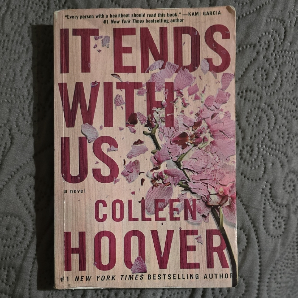 📖 It Ends With Us by Colleen Hoover – Bestselling Romance Novel